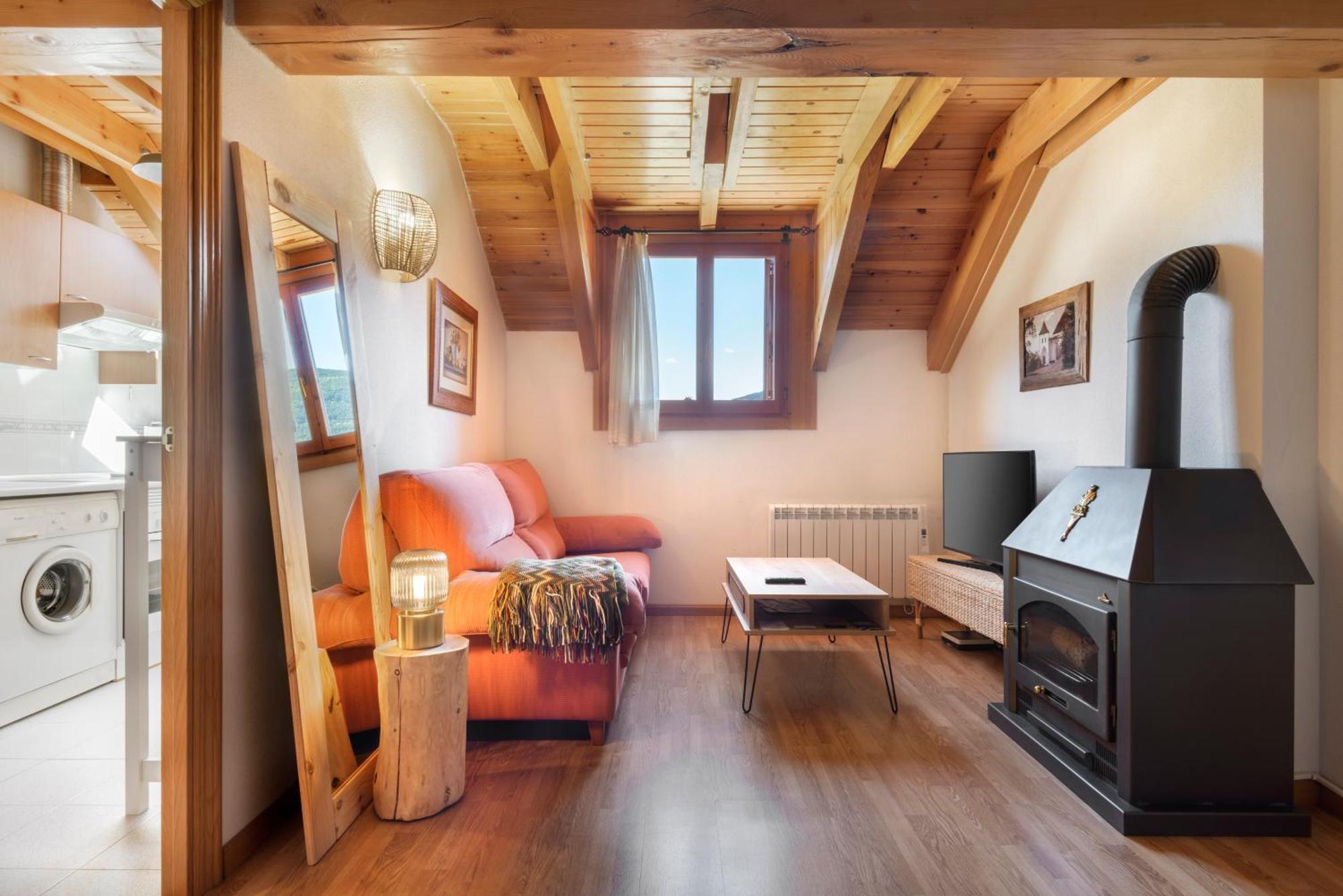 Atico Abuhardillado I Aire Acondicionado L Centrico L Garaje L Trastero I Wifi Apartment Biescas  Bagian luar foto