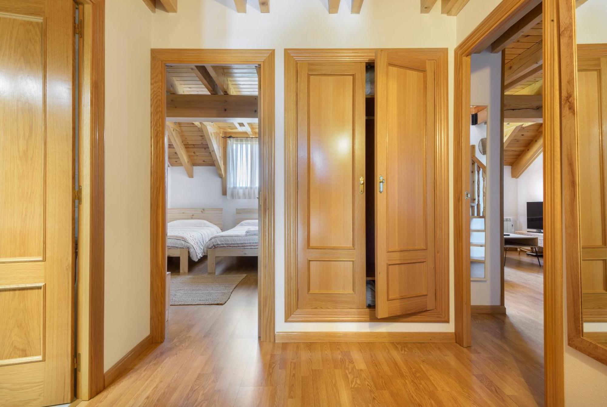 Atico Abuhardillado I Aire Acondicionado L Centrico L Garaje L Trastero I Wifi Apartment Biescas  Bagian luar foto