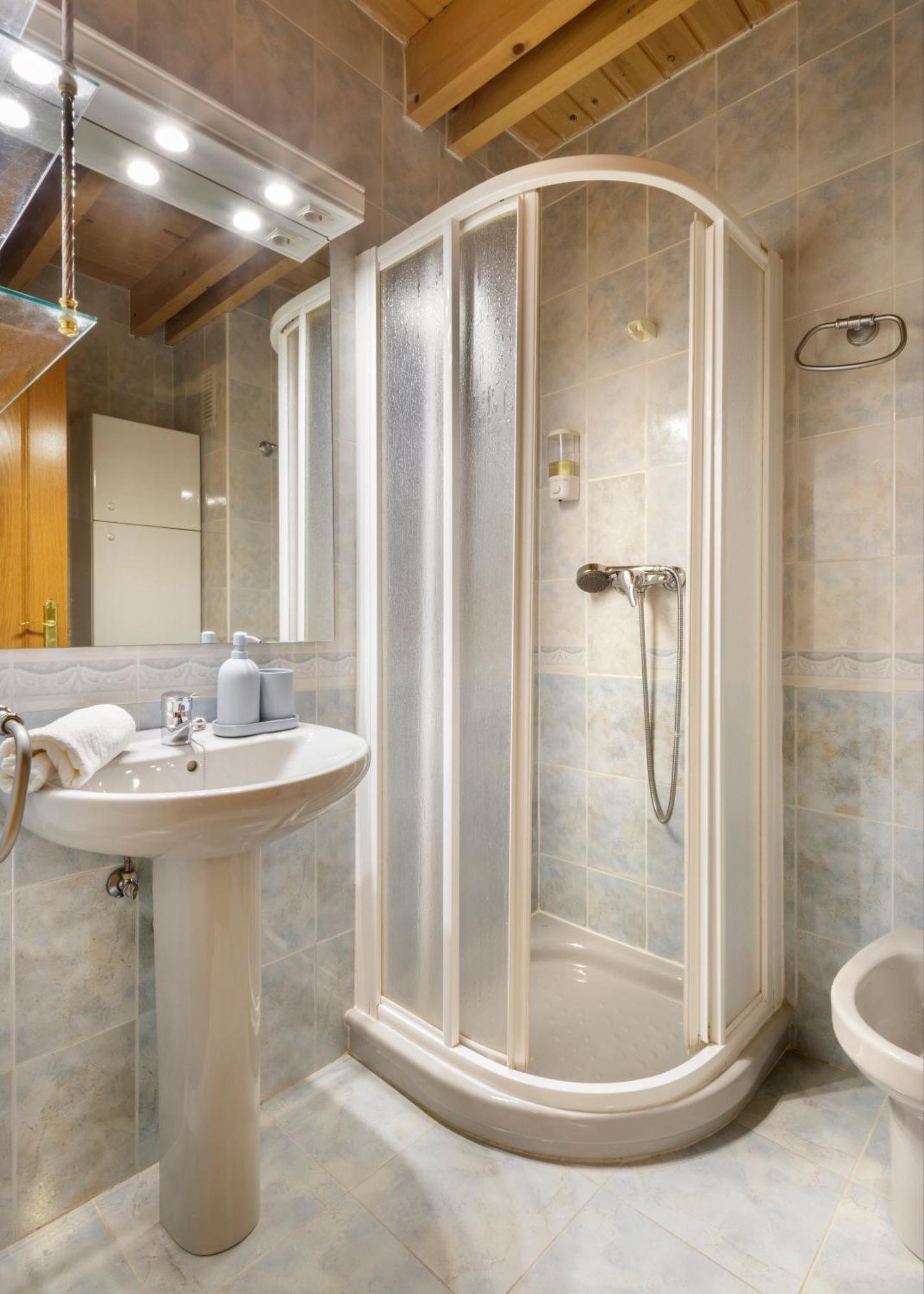 Atico Abuhardillado I Aire Acondicionado L Centrico L Garaje L Trastero I Wifi Apartment Biescas  Bagian luar foto