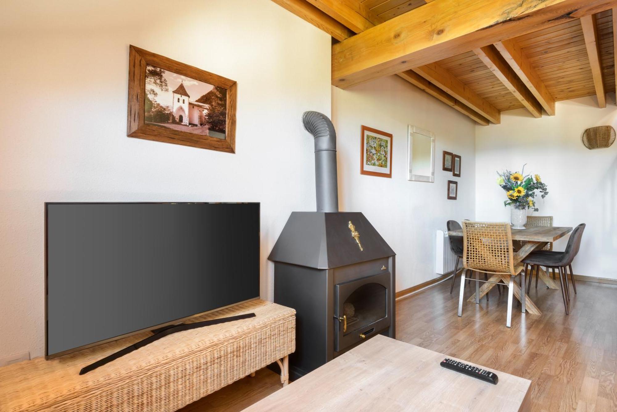 Atico Abuhardillado I Aire Acondicionado L Centrico L Garaje L Trastero I Wifi Apartment Biescas  Bagian luar foto
